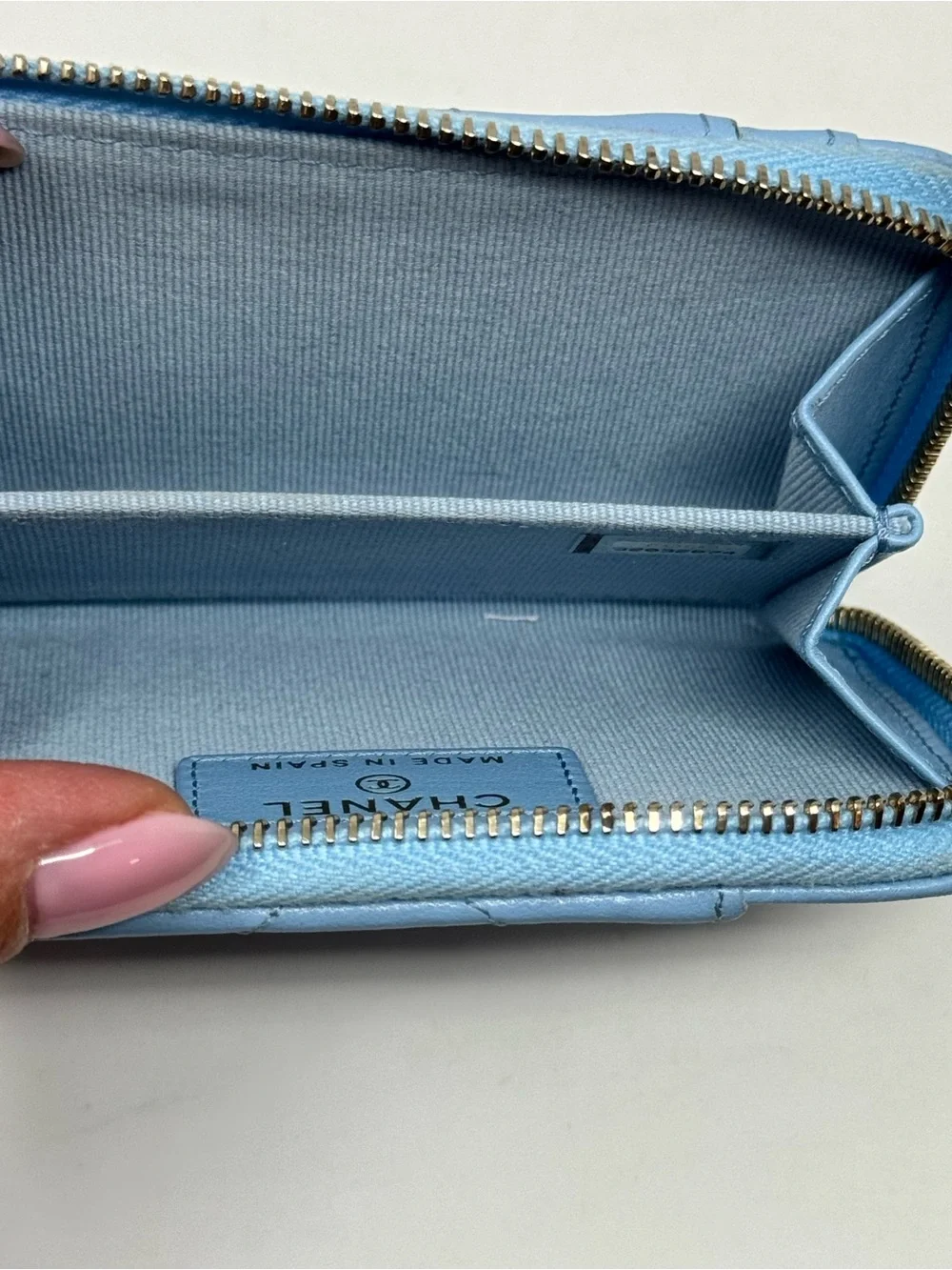 💎💯Authentic CHANEL 19 Lambskin Quilted Vertical Zip Card Holder Wallet Light Blu